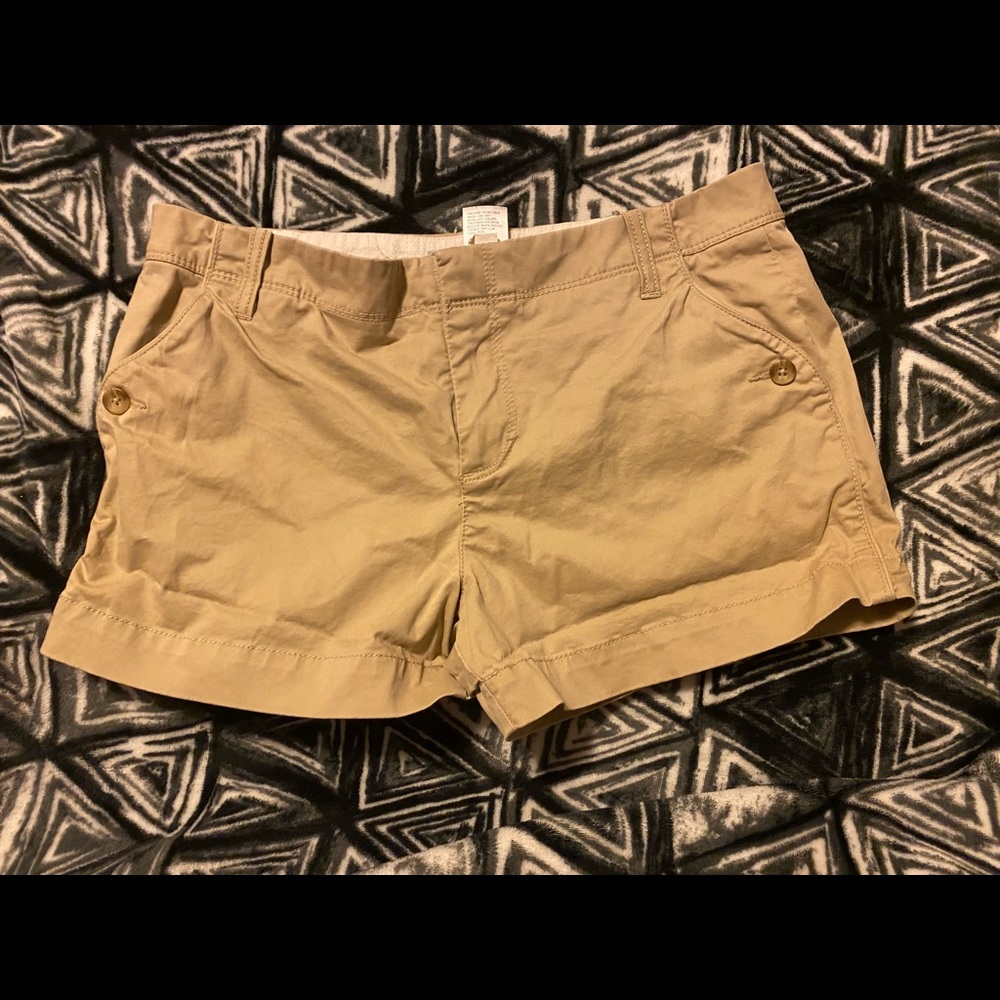 Old Navy Women’s Khaki shorts